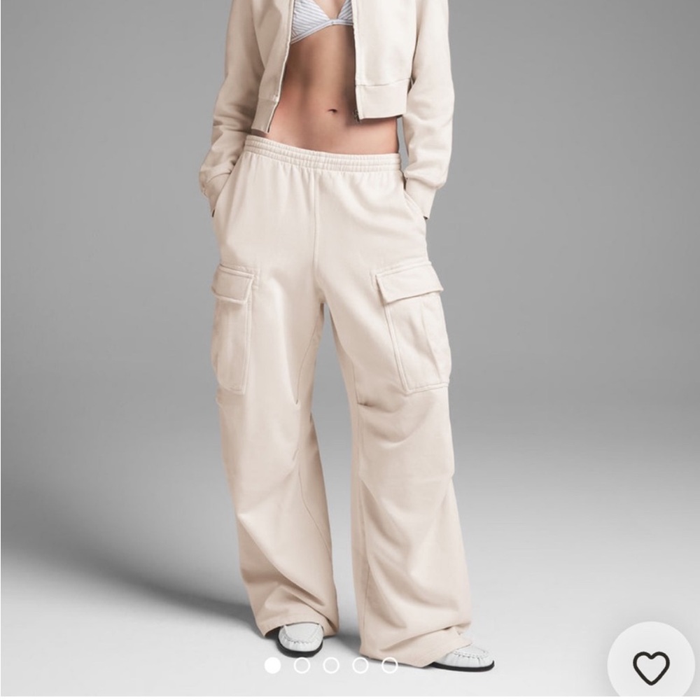 skims - boyfriend fleece cargo pants (buff)